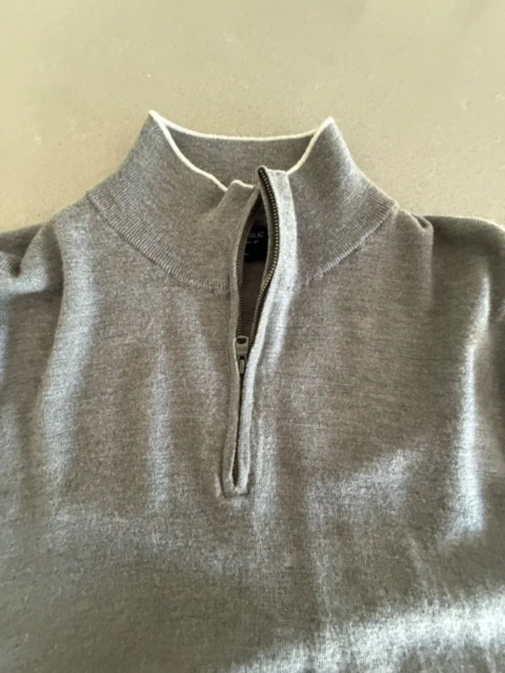 Banana Republic 100% merino